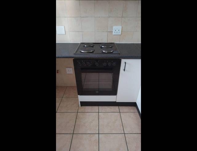 2 BEDROOM PROPERTY TO RENT IN VREDEKLOOF